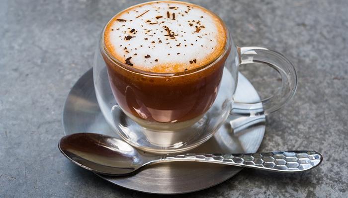 COME FARE L’IRISH COFFEE E IL MONDO DEI COCKTAIL AL CAFFÈ
